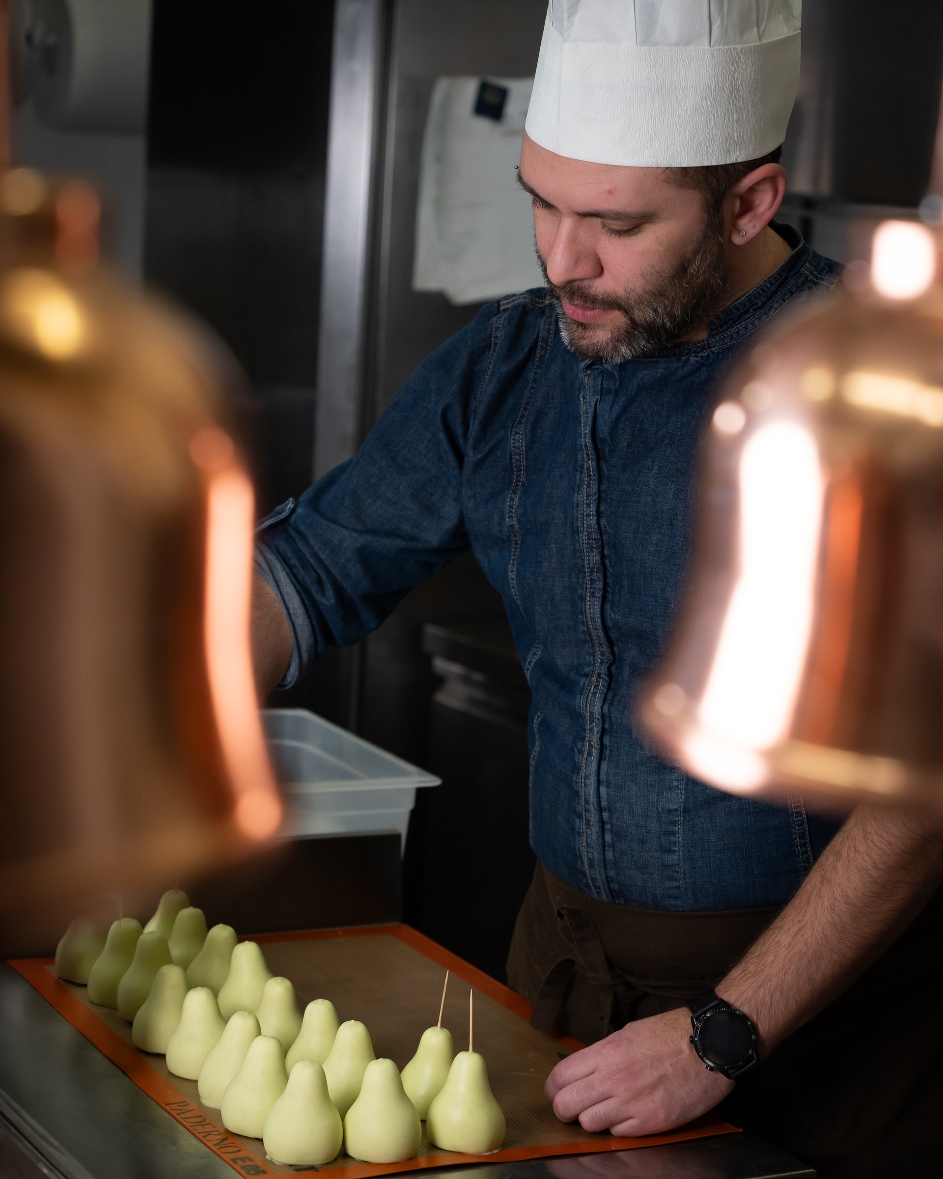 Chef di Osteria dei Magri al lavoro